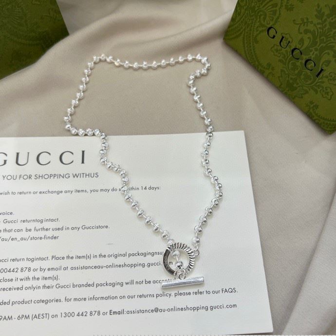 G*u*i necklaces